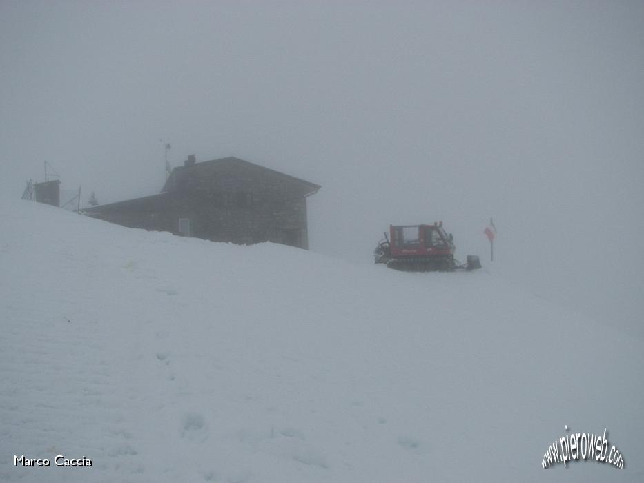 04_Al rifugio per l'ora di pranzo.JPG